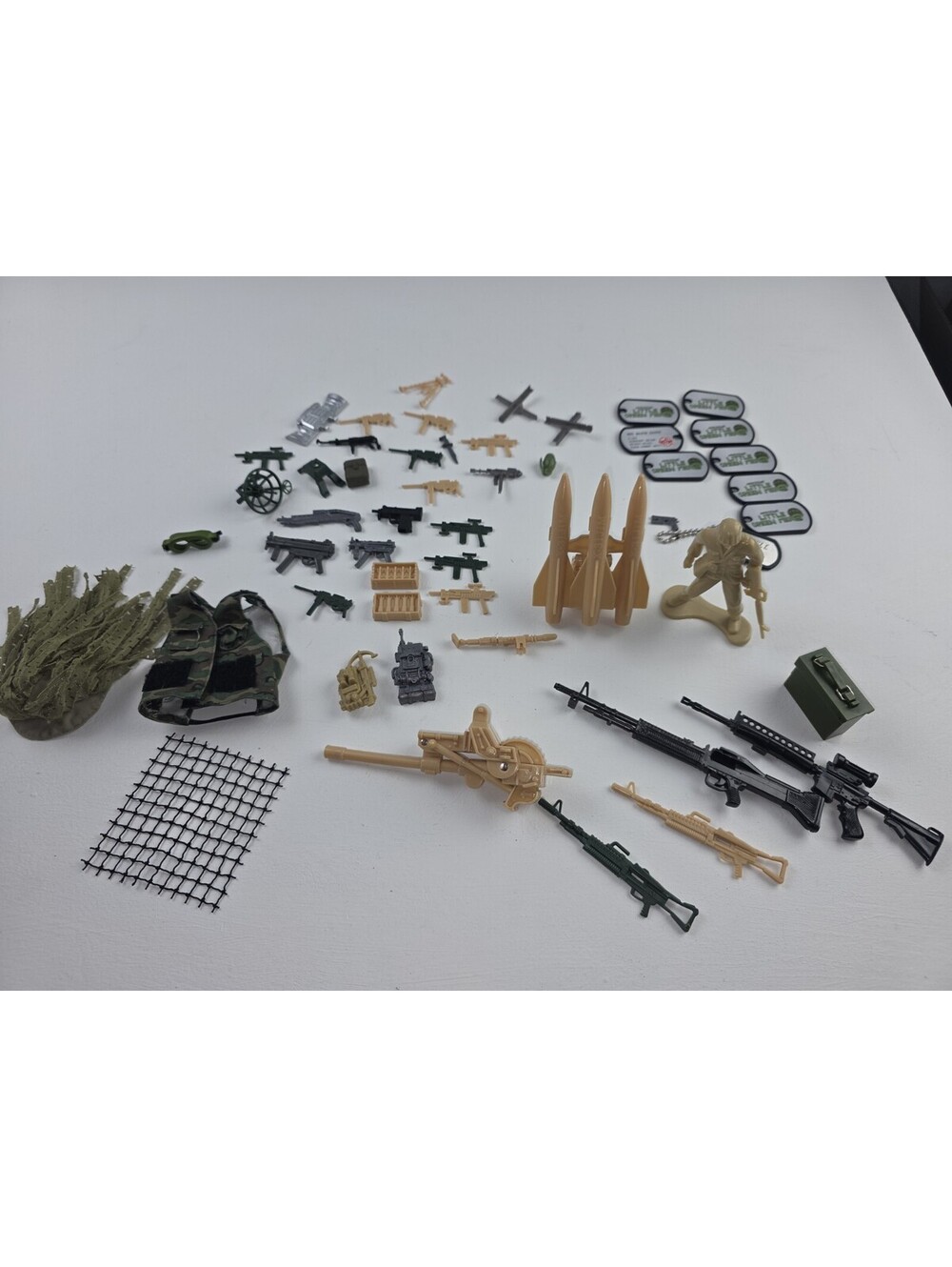 Awesome Little Green Men Dog Tags And Army Man Military Toy Accessories Lot